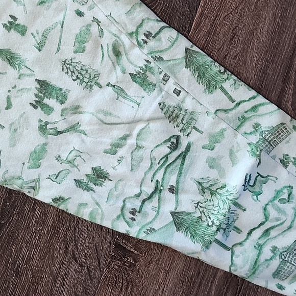 🦇 Hill House Home Teddy "Ski Chalet" Joggers 🦇 - Picture 3 of 6